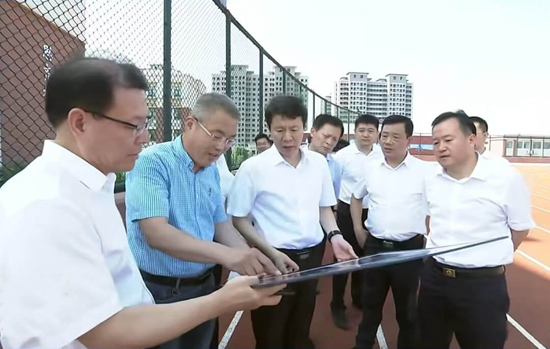张宝亮到部分高中改扩建项目现场办公